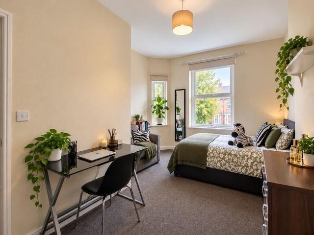 2 bed apartment — Hope Drive, City Centre