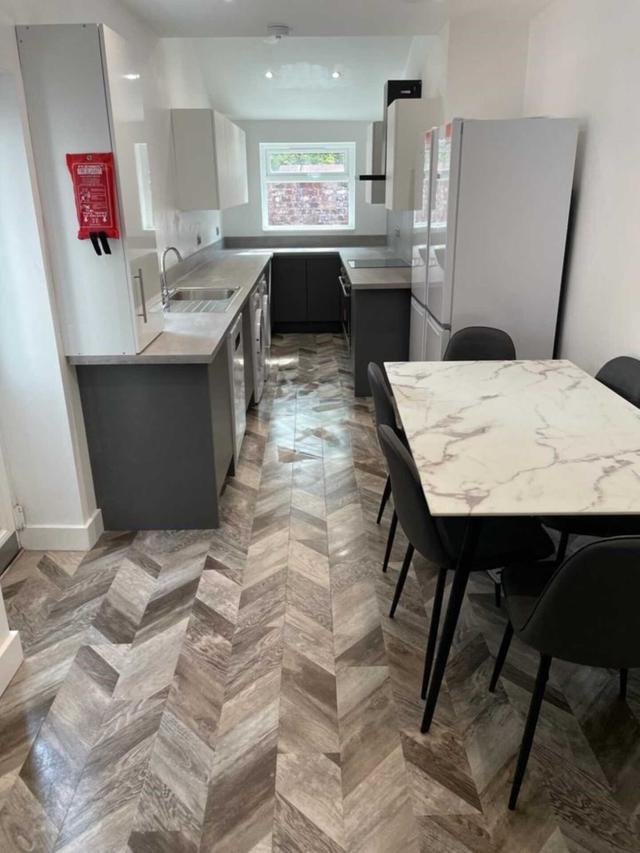 6 bed house — Rippingham Road, Withington
