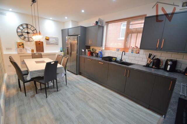 6 bed house — Hartley Avenue, Woodhouse