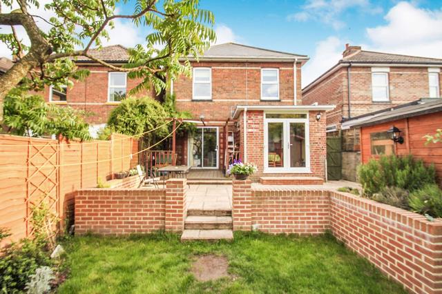 4 bed house — Green Road, Winton