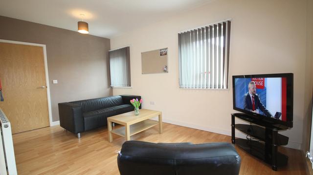 3 bed apartment — Broom Street, City Centre