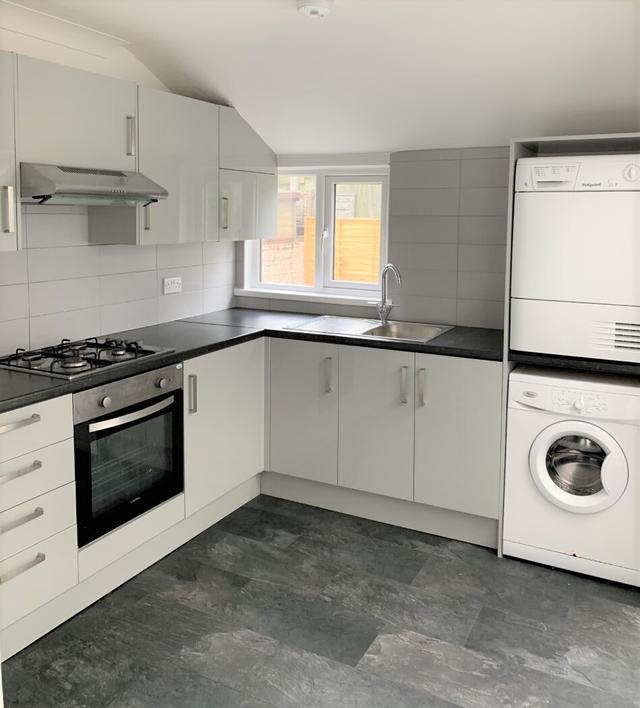 5 bed house — Sheffield Road, Southsea