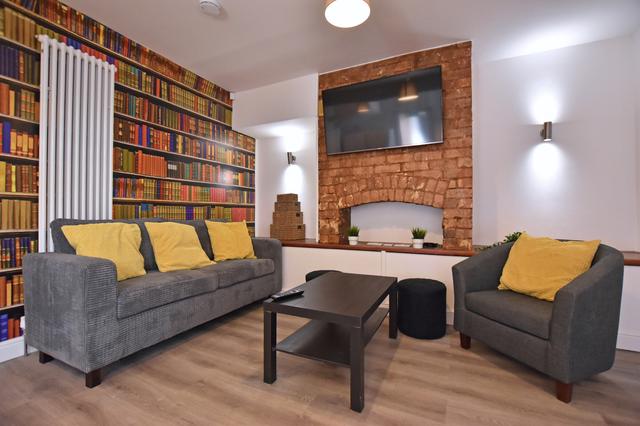 6 bed house — Peveril Road, Beeston