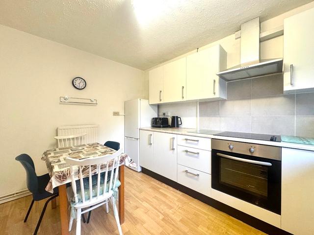4 bed house — Ancress Close, Hales Place