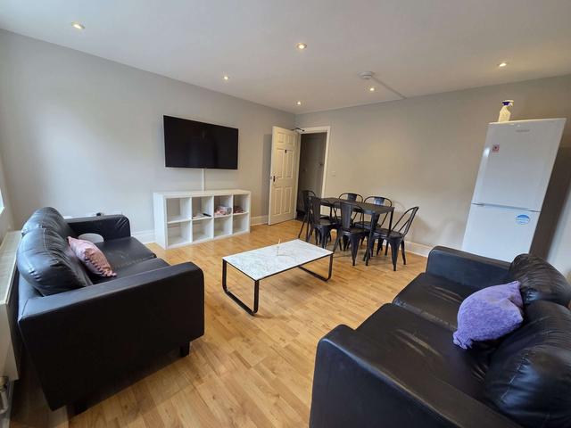 6 bed apartment — Harcourt Road, Crookesmoor