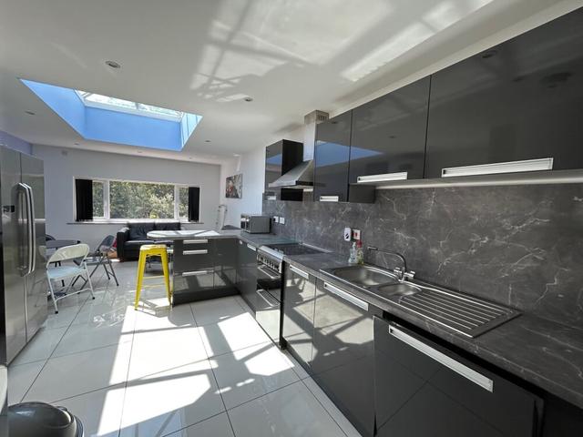 5 bed house — Poole Crescent, Harborne