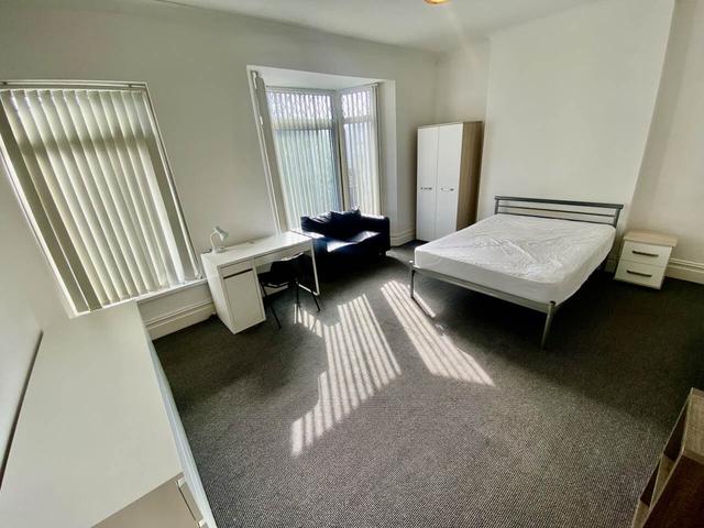 5 bed house — Gwydr Crescent, Uplands, Uplands