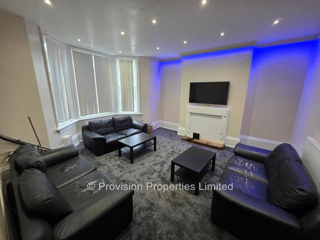 8 bed house — Cardigan Road Leeds, Hyde Park