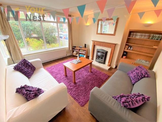 4 bed house — Stanmore Crescent, Burley