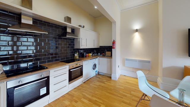 5 bed apartment — Hanover Square, City Centre