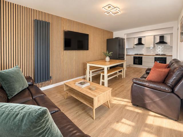6 bed house — Brassey Road, Winton