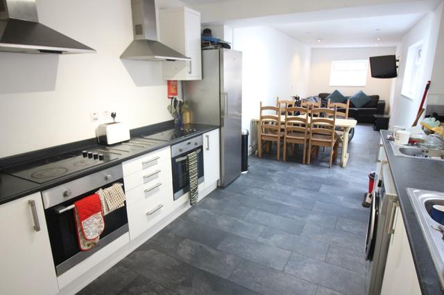 7 bed house — Mackintosh Place, Roath