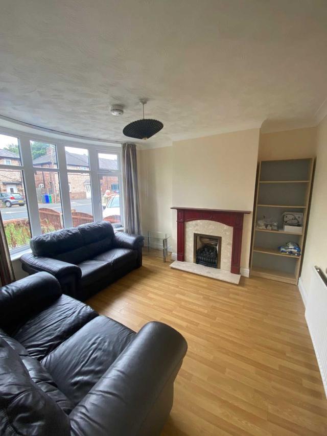 3 bed house — Heyscroft Road, Withington