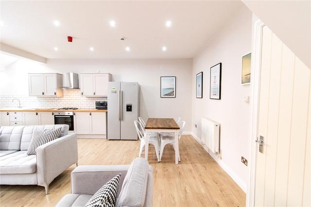 6 bed house — Avondale Road, Wavertree