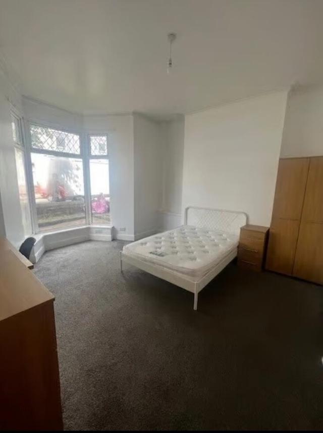 8 bed house — Gwydr Crescent Uplands, Uplands