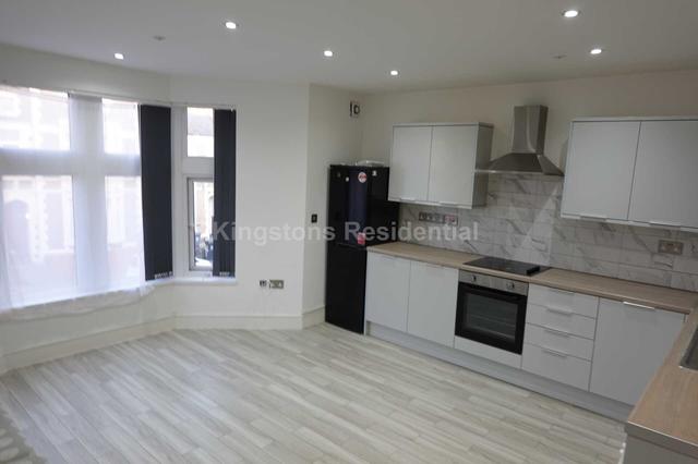 2 bed apartment — Colum Road Cathays, Cathays
