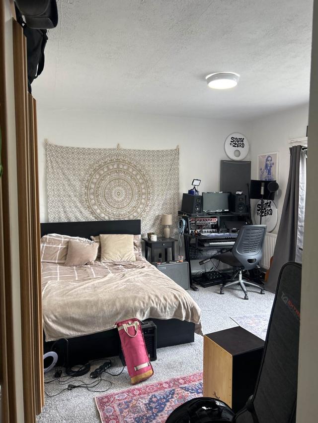 5 bed house — Hilltop Court, Fallowfield