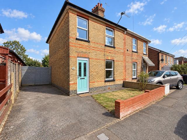4 bed house — Wycliffe Road, Winton