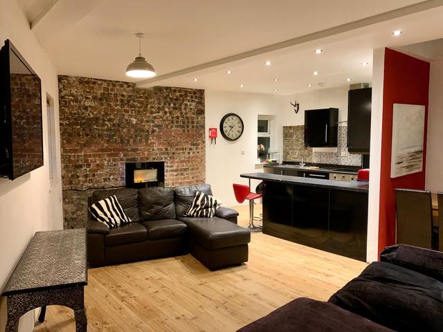 3 bed apartment — Henrietta Street, City Centre