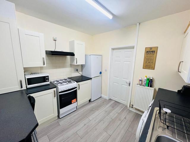 4 bed house — Grafog Street, Port Tennant