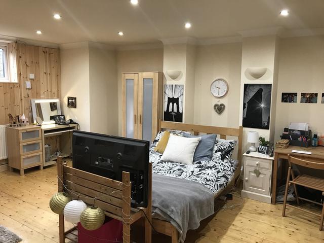 8 bed house — Woodland Park Road, Headingley