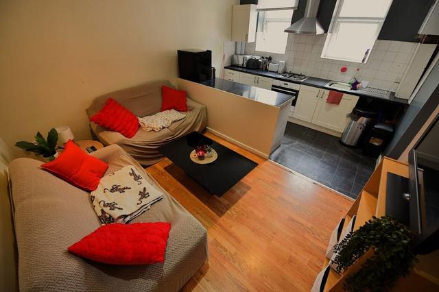 3 bed house — Flat 1, Headingley