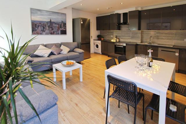 6 bed house — Cardigan Road, Winton