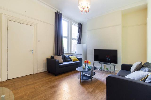 6 bed apartment — Burley Road, Burley