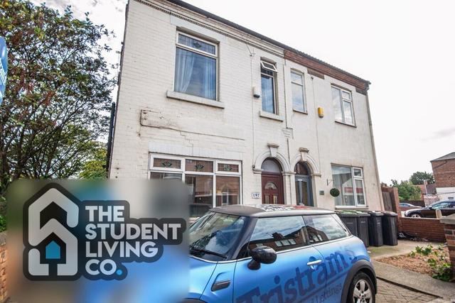 5 bed house — Queens Road, Beeston