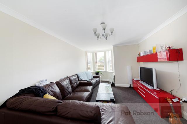 4 bed apartment — Heaton Road, Heaton