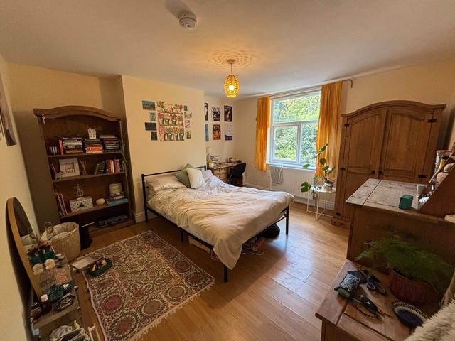 6 bed house — Albion Road, Fallowfield