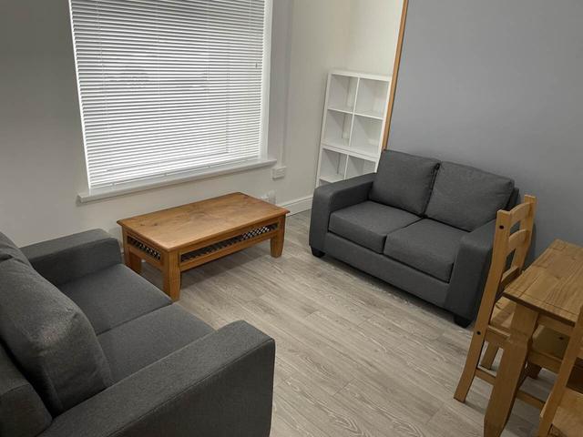 4 bed house — Glamorgan Street, Sandfields