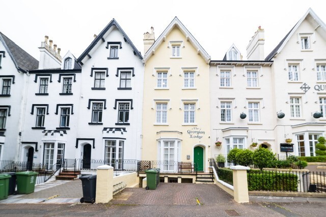 11 bed house — All Inclusive, City Centre