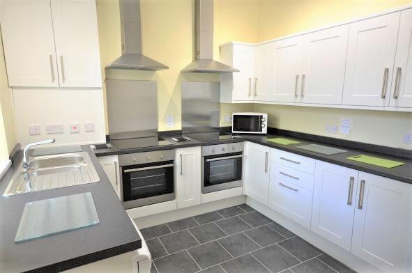 7 bed house — Watson Road, Broomhill
