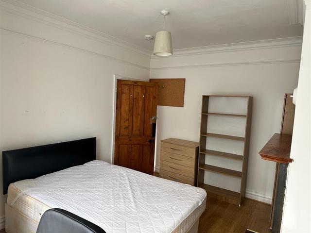 5 bed house — Tachbrook Road, Town Centre