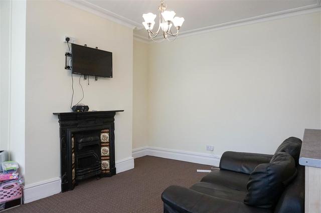 3 bed house — Elsham Terrace, Burley