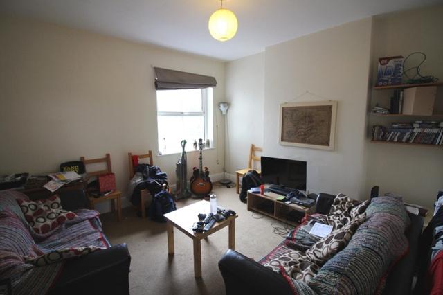 3 bed house — Flaxland Avenue, Heath