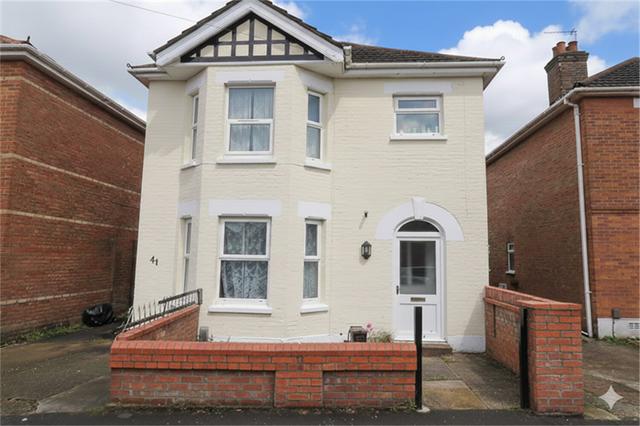 5 bed house — Alton Road, Wallisdown