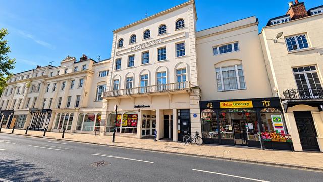 2 bed apartment — 50 Bath Street, Town Centre