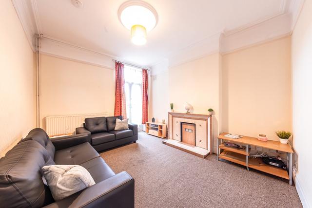 5 bed house — Upperton Road, Westcotes