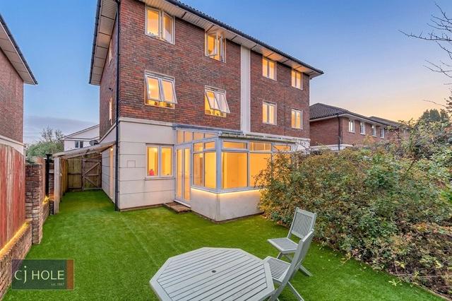 5 bed house — Shelley Way, Horfield