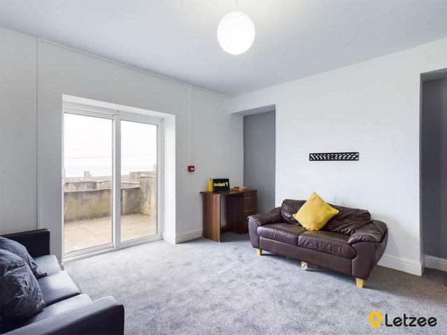 1 bed apartment — Trafalgar Place, Brynmill