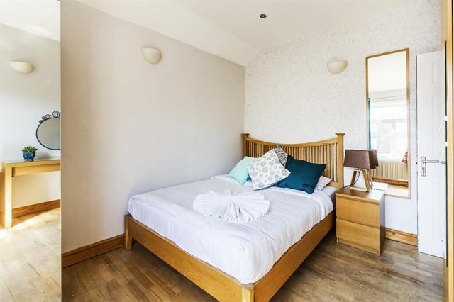 5 bed apartment — Agar Grove, Camden