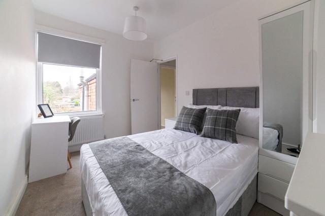 3 bed house — Victory Road, Beeston