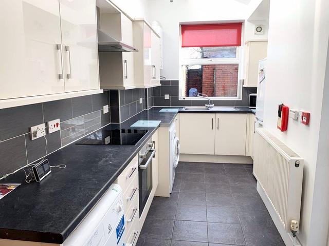 5 bed house — Vincent Road, Sharrow