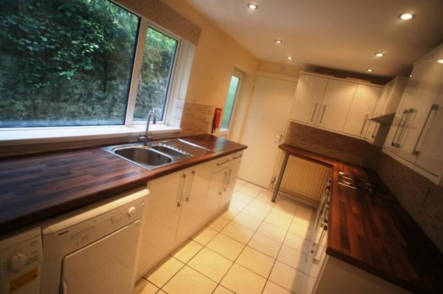 4 bed house — Bruce Street, Cathays