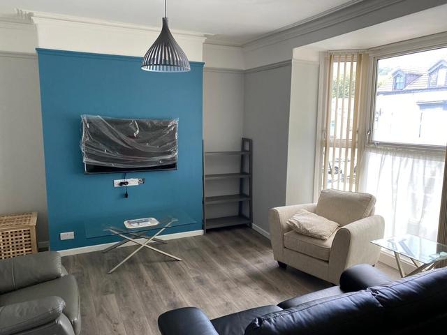 3 bed apartment — Brynmill, Brynmill