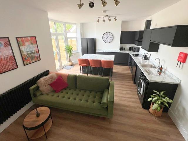 5 bed house — Staple Hill Road, Fishponds