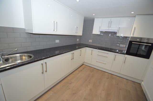 4 bed house — Estcourt Terrace, Headingley