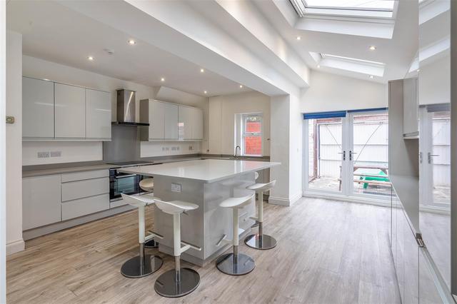 8 bed house — Sunbury Avenue, Jesmond